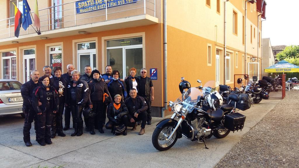 Pensiunea Claudiu Caransebeş Εξωτερικό φωτογραφία
