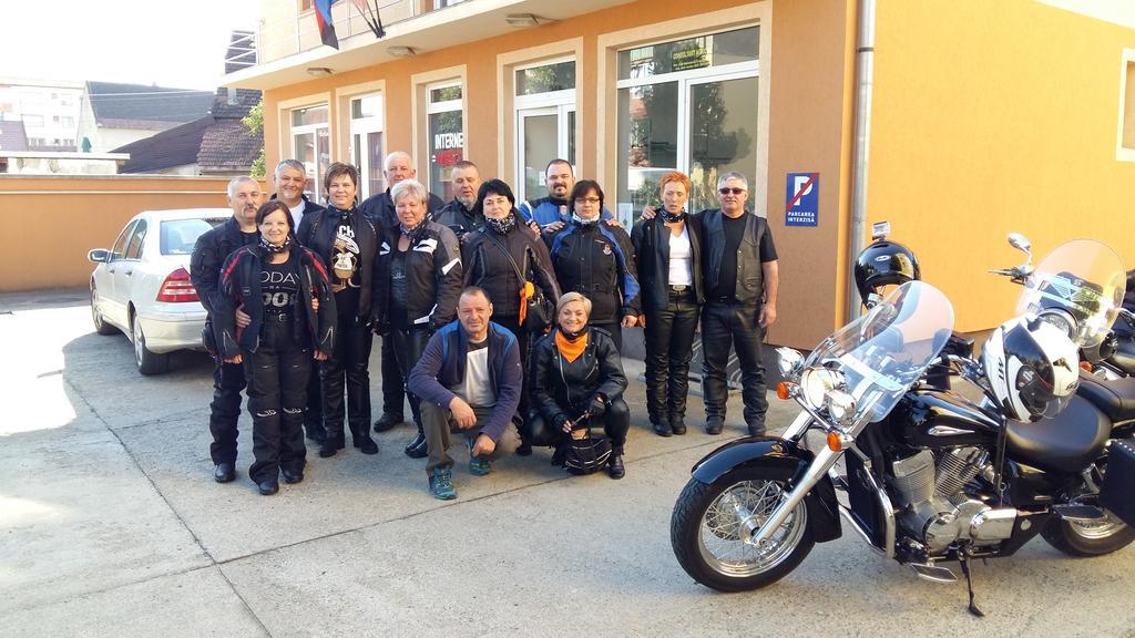 Pensiunea Claudiu Caransebeş Εξωτερικό φωτογραφία