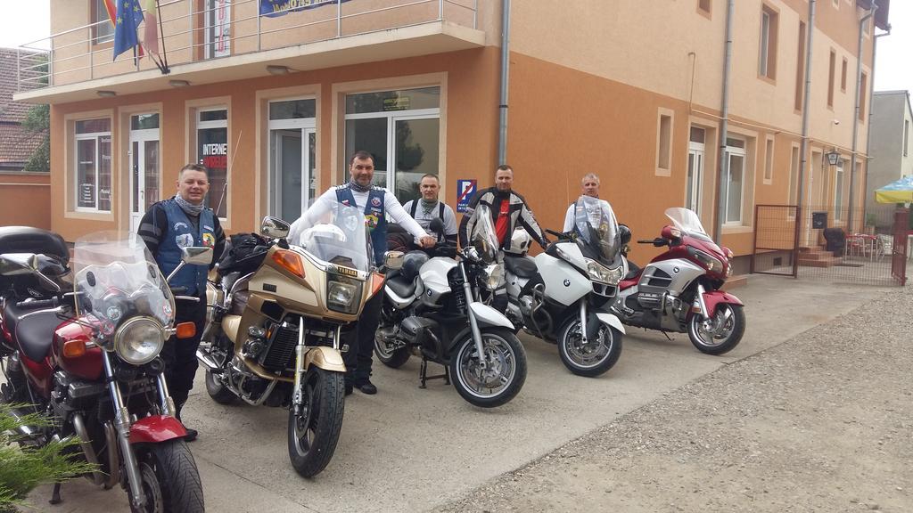 Pensiunea Claudiu Caransebeş Εξωτερικό φωτογραφία